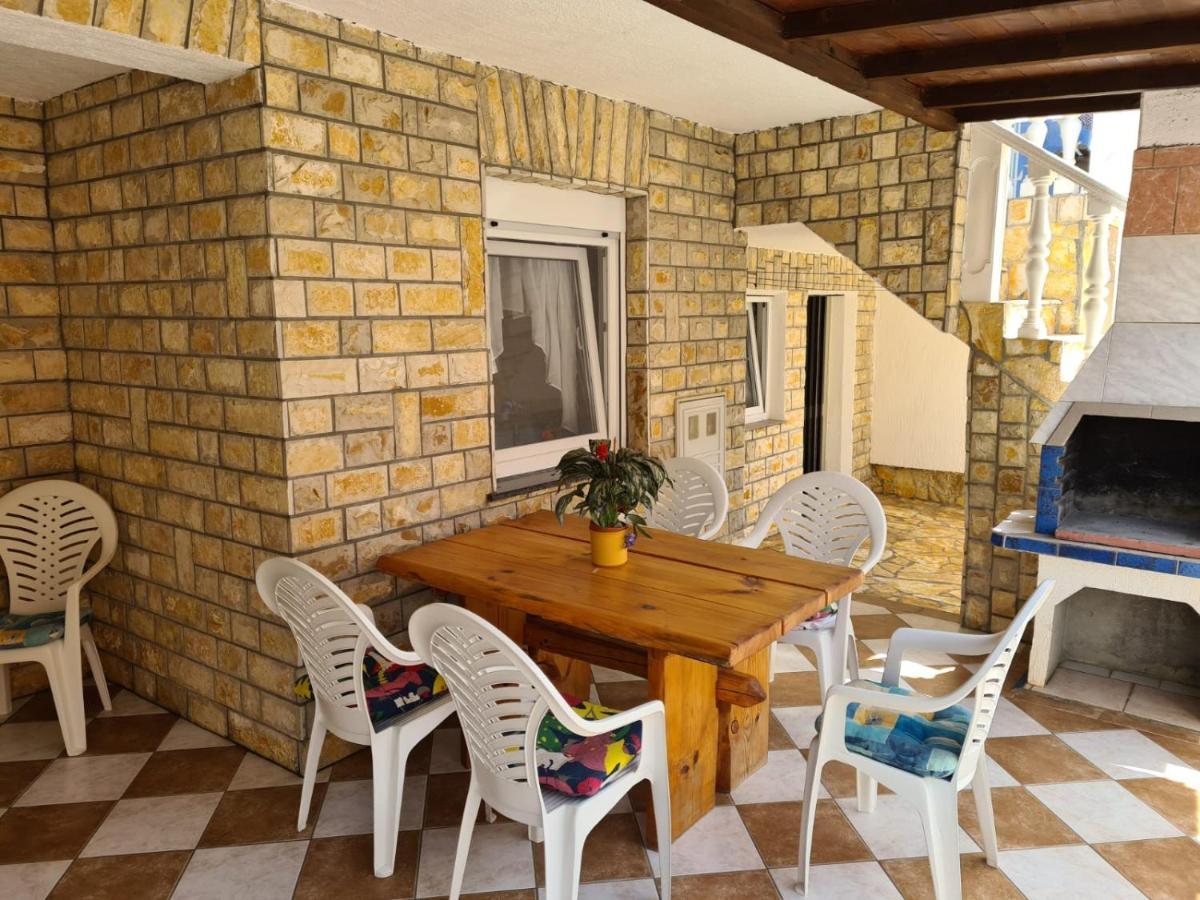 Apartments Tuka Near The Beach Vir Exterior photo